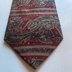 Bill Blass 100% silk necktie made in USA paisley 56” X 3.75” nice tie
